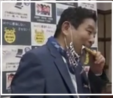 【動画】河村たかし名古屋市長がソフトボール後藤希友投手の金メダルを噛む！「気持ち悪い」「あり得ない」と非難殺到！